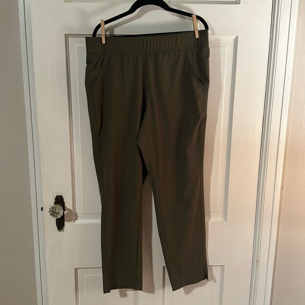 Eddie Bauer Women's Olive Green Hiking Outdoor Performance Quick Dry Pants Sz M